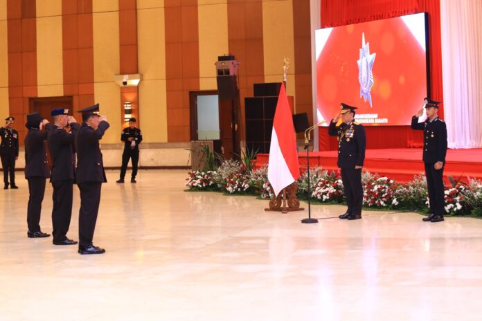 Presiden Joko WIdodo (Jokowi) menganugerahi tanda jasa Bintang Bhayangkara Nararya kepada 209 personel Polri