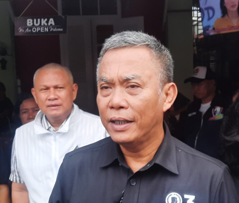 Ketua DPRD Tak Permasalahkan Stiker Wajah Pj Heru di Halte TransJakarta