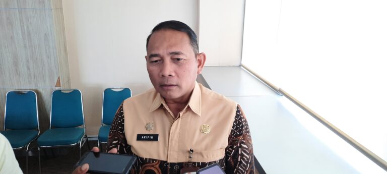 Satpol PP DKI: Pemasangan Bendara Parpol di Flyover Langgar Aturan