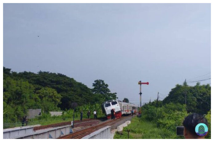 Kereta Api (KA) Pandalungan (KA 75) relasi Gambir-Jember mengalami anjlok di lintas antara Stasiun Sidoarjo dan Stasiun Tanggulangin, Minggu (14/1) pukul 08.13 WIB.