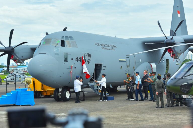 Presiden Jokowi Sebut Pesawat Super Hercules C-130J Penting bagi Indonesia