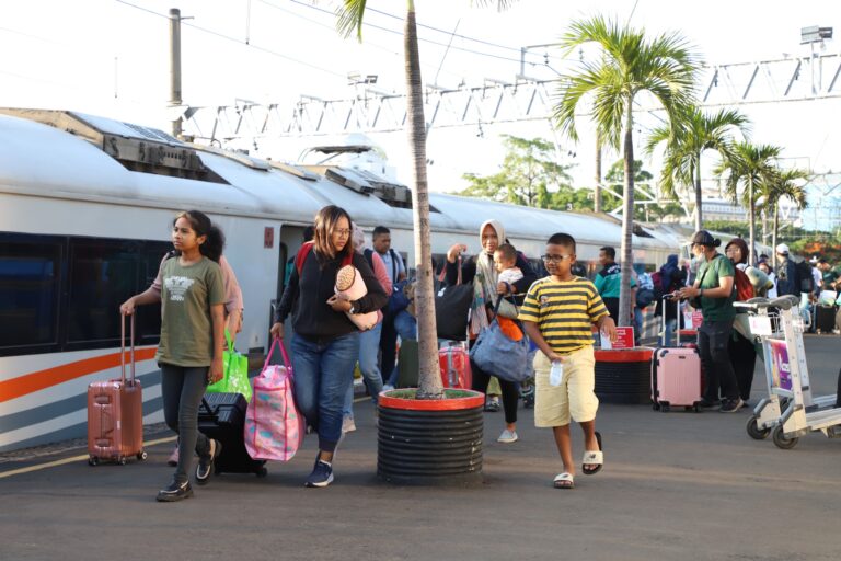 Arus Balik Nataru, 61 Ribu Penumpang Tiba di Stasiun Gambir dan Pasar Senen