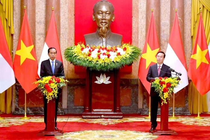 Presiden Jokowi melakukan pertemuan bilateral dengan Presiden Vietnam Vo Van Thuong, Jumat (12/1/2024) di Istana Kepresidenan, Hanoi, Vietnam. Foto: BPMI Setpres/Rusman