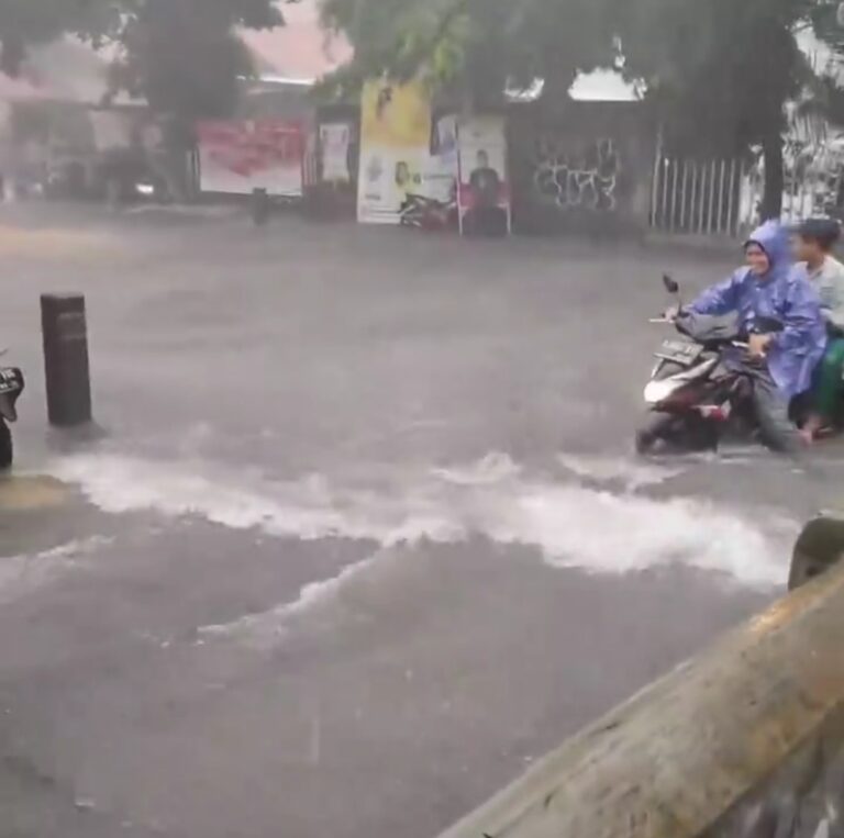Tiga Ruas Jalan di Jakarta Selatan Terendam Banjir