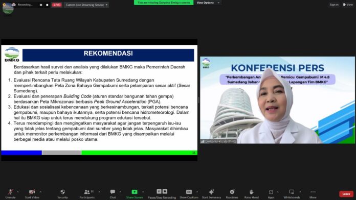 Kepala BMKG, Dwikorita Karnawati dalan konferensi pers di Jakarta, Senin (8/1). Foto: BMKG