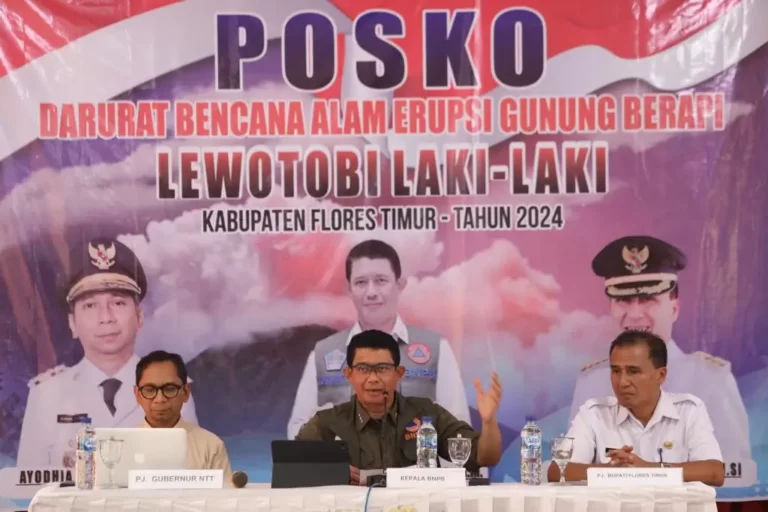 BNPB Serahkan Bantuan Rp 250 Juta untuk Korban Erupsi Gunung Lewotobi