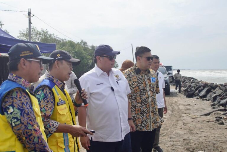 Airlangga Siapkan Great Sea Wall di Pantura Tangani Rob