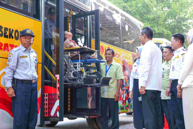Pemprov DKI Luncurkan Lima Bus Sekolah Bagi Siswa Penyandang Disabilitas