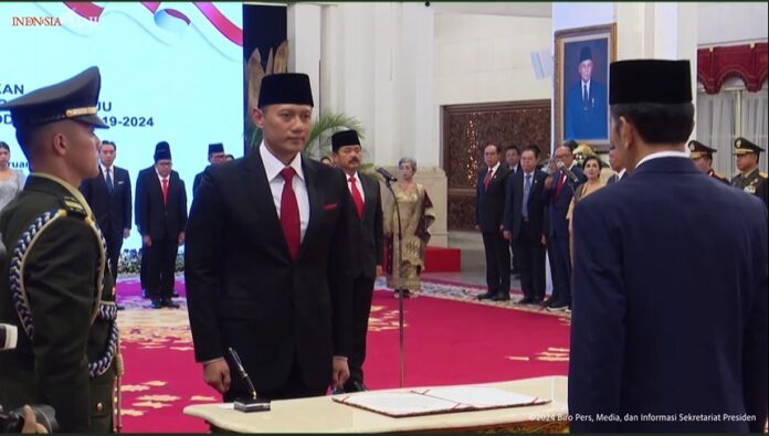 Presiden Joko Widodo (Jokowi) resmi melantik Agus Harimurti Yudhoyono (AHY) sebagai Menteri Agraria dan Tata Ruang (ATR/BPN)