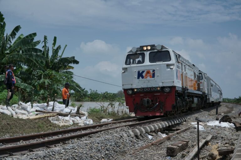 Jalur yang Terkena Banjir di Grobogan Sudah Dapat Dilewati KA
