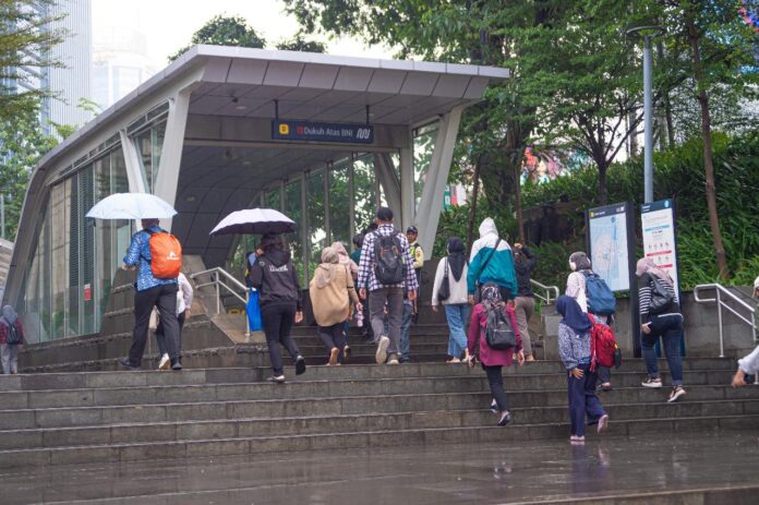 Pengguna MRT Jakarta. Foto: MRT Jakarta