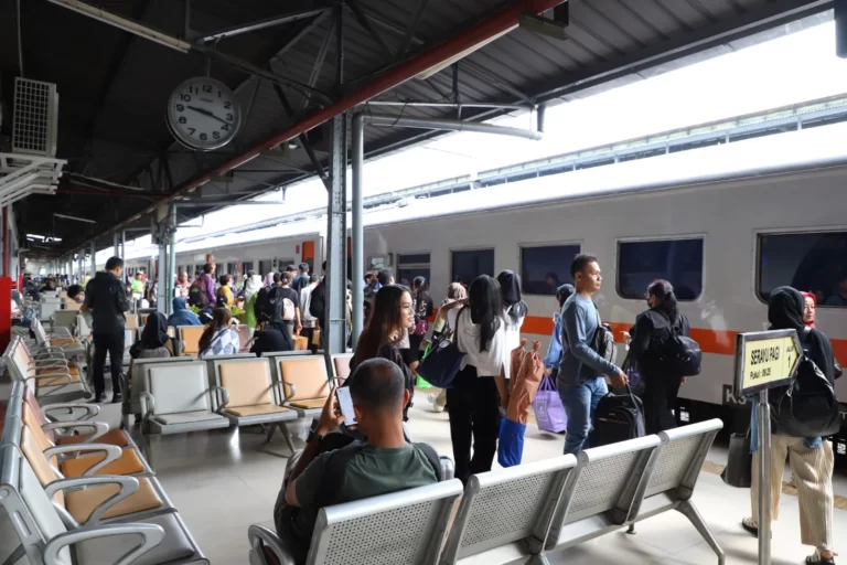 Tiket KA untuk Lebaran 2024 Dijual Mulai Hari Ini
