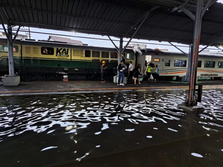 Banjir di Semarang, 4 Perjalanan Kereta Api Dibatalkan