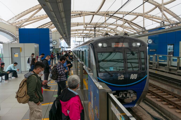 MRT Jakarta Tetap Beroperasi Normal Meski Ada Demo Ricuh