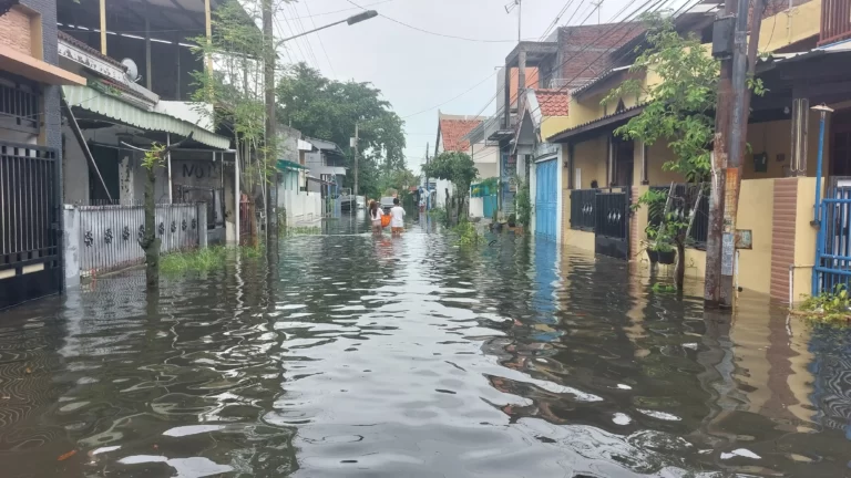Banjir Rendam 3 Kecamatan di Tegal