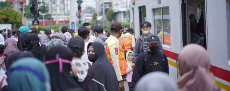 KRL vs Argo Bromo Anggrek Tabrakan di Bekasi Timur, Jalur Lumpuh dan Picu Kepanikan