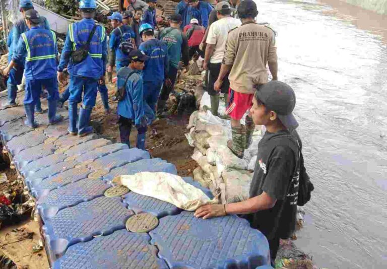 Pemprov DKI Gerak Cepat Tangani Dampak Musim Hujan di Simpang Hek