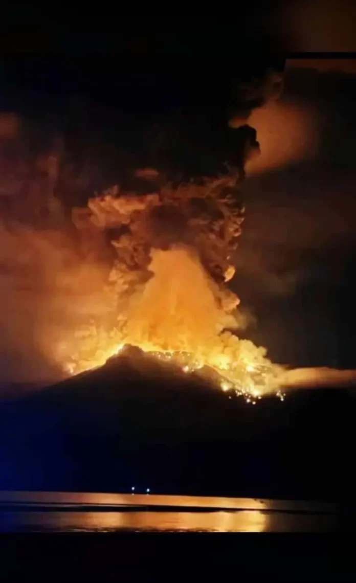 Erupsi Gunung Ruang pada Rabu (17/4) pukul 01.30 WIB, Rabu (17/3): sumber: BPBD kab Sitaro