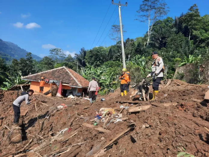 Keadaan terkini di daerah terdampak. Longsor Kabupaten Bandung Barat Jawa Barat. (BPBD Kabupaten Bandung Barat)