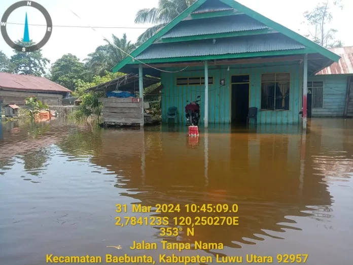 Rumah warga di Kecamatan Baebunta, Kabupaten Luwu Utara, Sulawesi Selatan, yang tergenang banjir pada Sabtu lalu (31/3). Ketinggian banjir di awal kejadian pada 30 - 60 cm. (BPBD Kabupaten Luwu Utara)