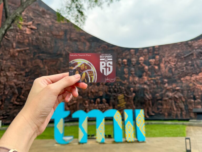 Bank DKI Kenalkan Jakarta Tourist Pass Kepada Tim Bola Voli Red Sparks