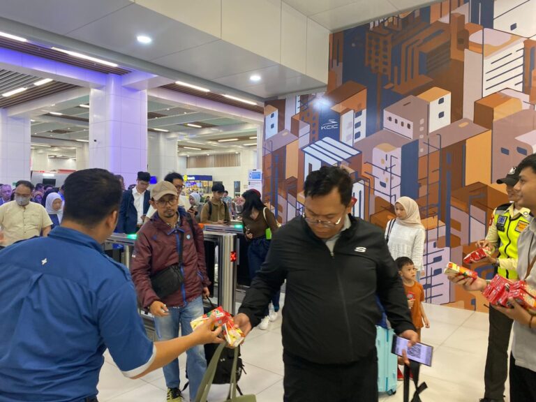 Liburan Seru Naik Whoosh, KCIC Beri Diskon 20 Persen untuk Perjalanan Rombongan