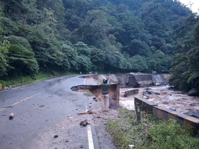 banjir si Sumatera Barat. Foto: Twitter