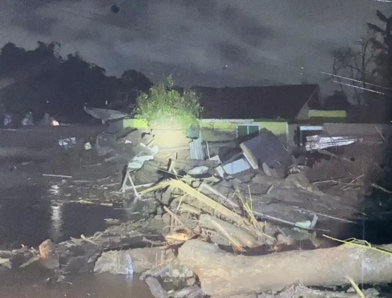Kabupaten Agam Diterjang Banjir Bandang, 15 Warga Meninggal
