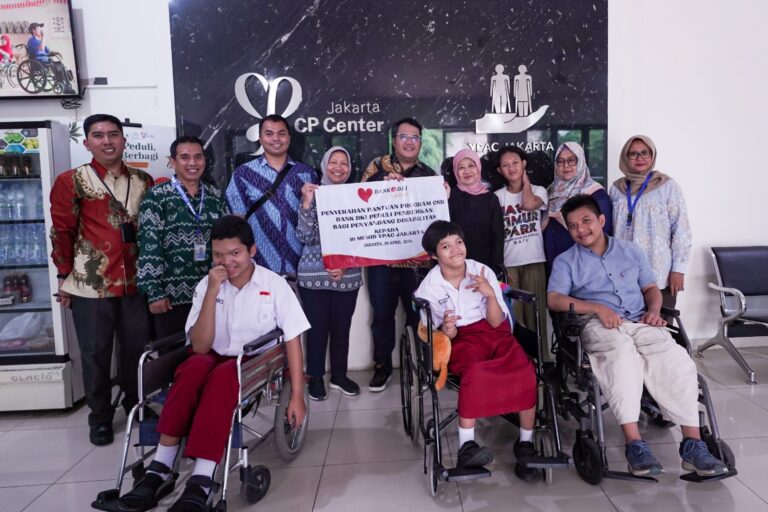 Bank DKI Serahkan Bantuan Pendidikan Bagi Penyandang Cerebral Palsy
