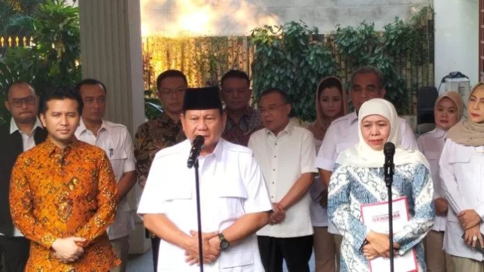 Ketua Umum Partai Gerindra Prabowo Subianto menerima kunjungan pasangan Khofifah Indar Parawansa-Emil Elistianto Dardak, untuk Pilgub Jatim 2024, di kediamannya, Jalan Kertanegara, Kebayoran Baru, Jakarta Selatan, Jumat (7/6). Foto istimewa