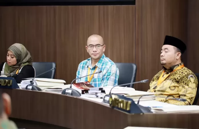 Dari kiri Komisioner KPU RI: Betty Epsilon Idroos, Hasyim Asy’Ari, dan Mochammad Afifuddin. Foto istimewa