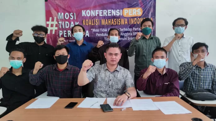 Koalisi Mahasiswa Indonesia mendorong Panglima TNI, Jenderal Agus Subiyanto, menertibkan penggunaan fasilitas negara, seperti pengawalan pribadi (walpri) dan sopir pribadi dari prajurit aktif, oleh purnawirawan. Dokumentasi pribadi