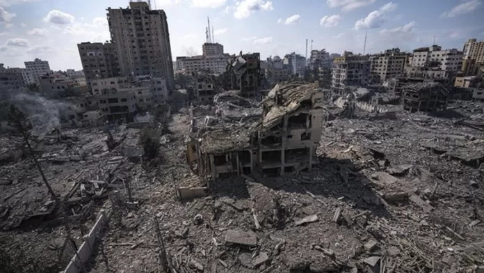 Ilustrasi gedung-gedung hancur akibat genosida Israel ke Palestina. Foto AP/Fatima Shbair