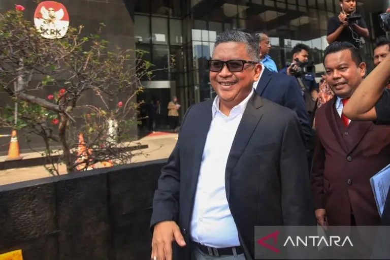 Hasto Singgung Kader Pecatan PDIP yang Ingin 3 Periode