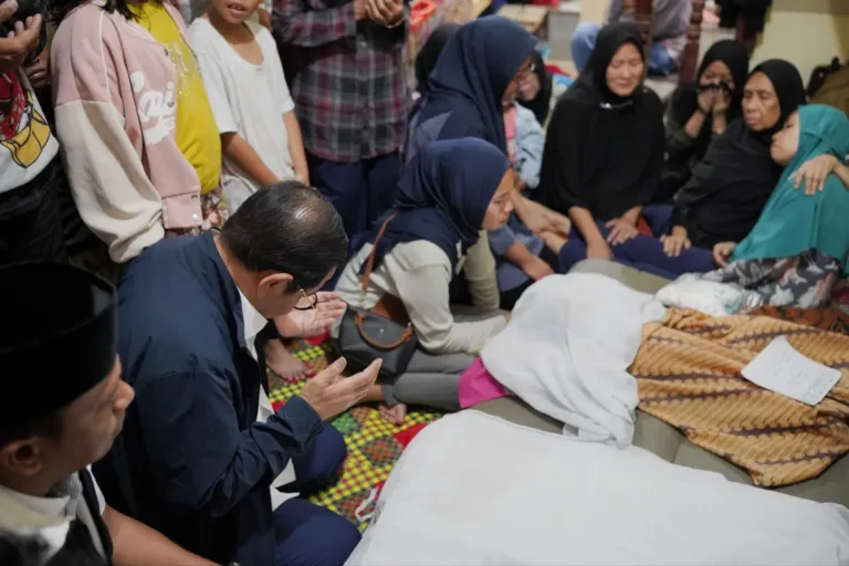 Pramono Anung Melayat ke Rumah Korban Banjir Jakarta