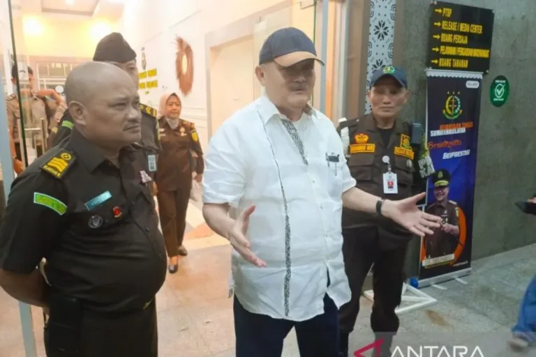 Kejati Sumsel Periksa Alex Noerdin 12 Jam Terkait Dugaan Korupsi Proyek Pasar Cinde Palembang